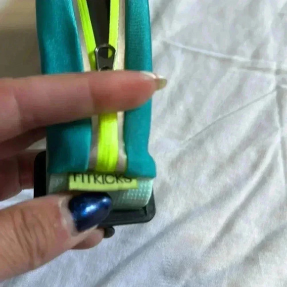 FitKicks Turquoise waist pouch Fanny pack exercise belt bag jogging biking - Picture 4 of 5